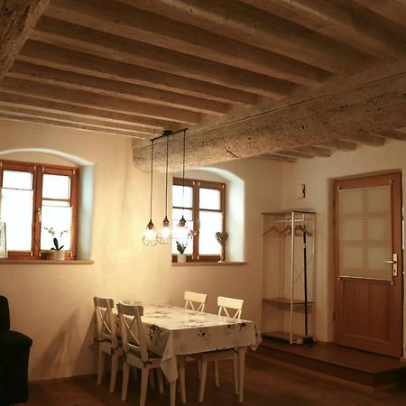 Stilvolle Wohnung Auf 50 M² Mit Parkplatz Und Wifi Kraiburg am Inn Exterior foto