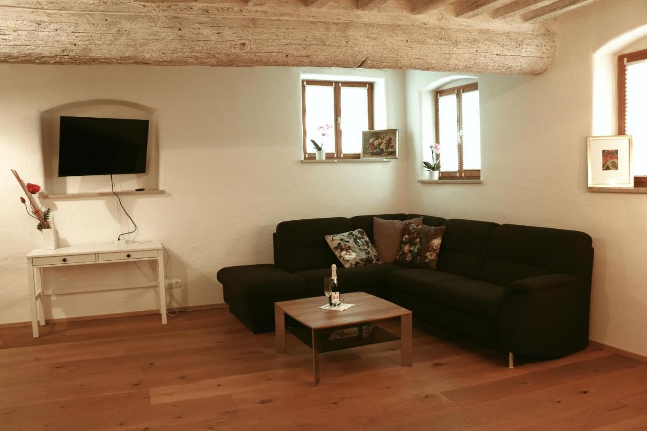 Stilvolle Wohnung Auf 50 M² Mit Parkplatz Und Wifi Kraiburg am Inn Exterior foto